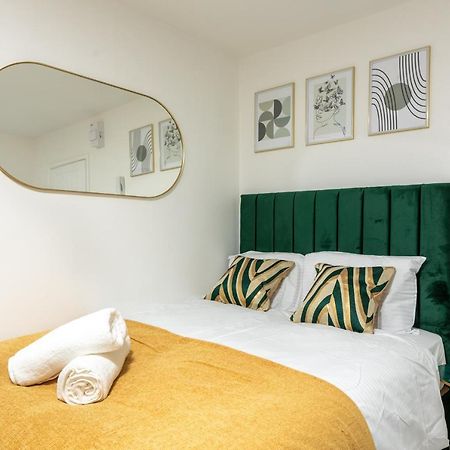 Exquisite Cardiff Apartments- With Garden Lounge & Games Room Extérieur photo