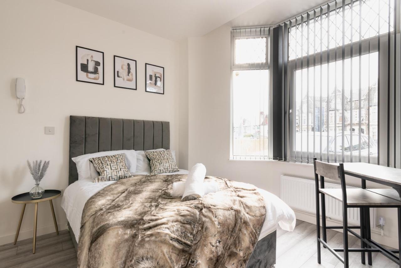 Exquisite Cardiff Apartments- With Garden Lounge & Games Room Extérieur photo