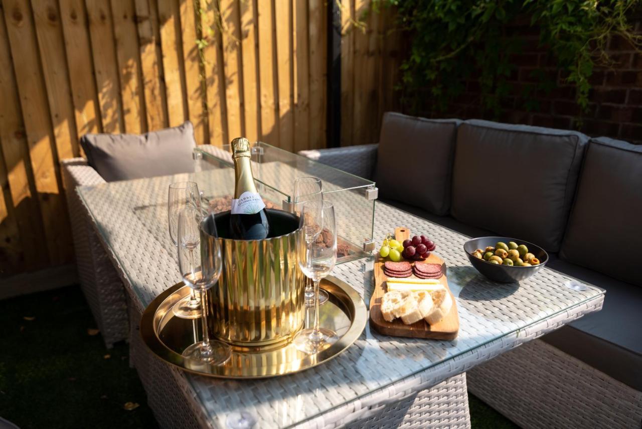 Exquisite Cardiff Apartments- With Garden Lounge & Games Room Extérieur photo