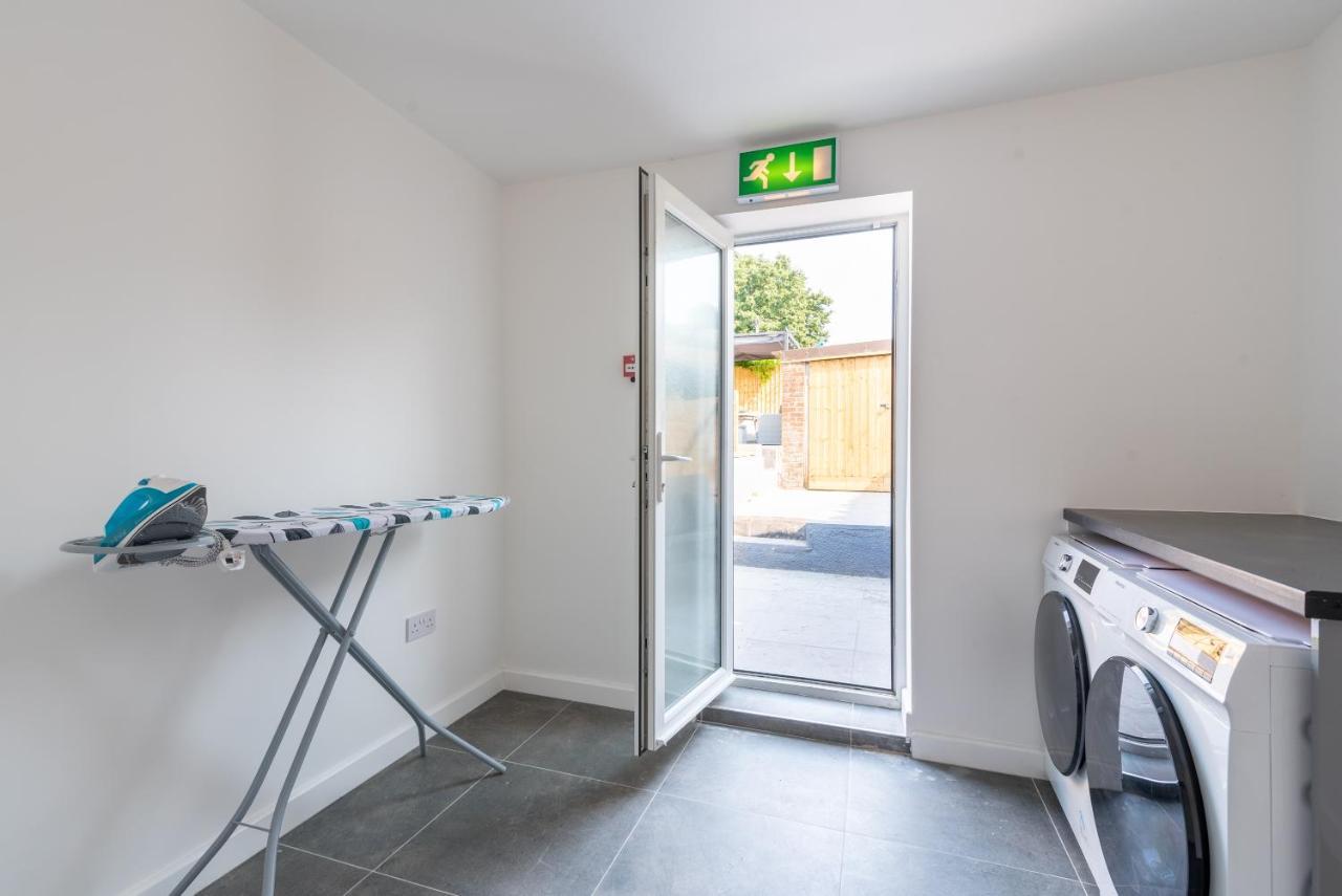 Exquisite Cardiff Apartments- With Garden Lounge & Games Room Extérieur photo