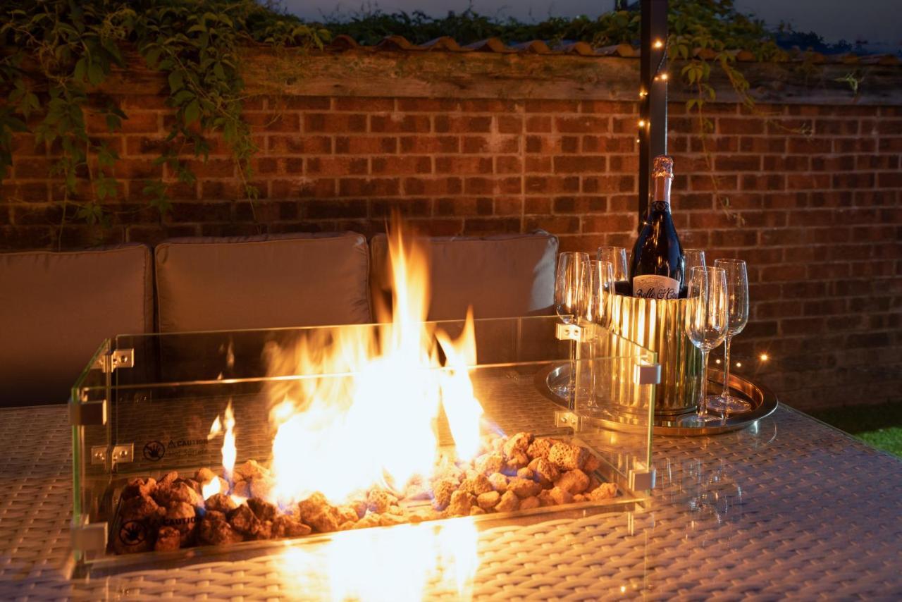Exquisite Cardiff Apartments- With Garden Lounge & Games Room Extérieur photo
