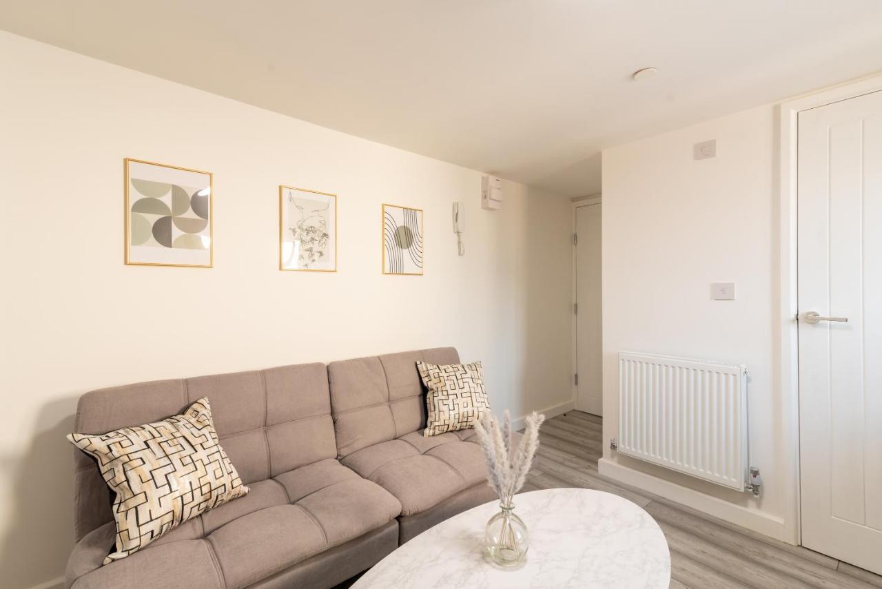 Exquisite Cardiff Apartments- With Garden Lounge & Games Room Extérieur photo