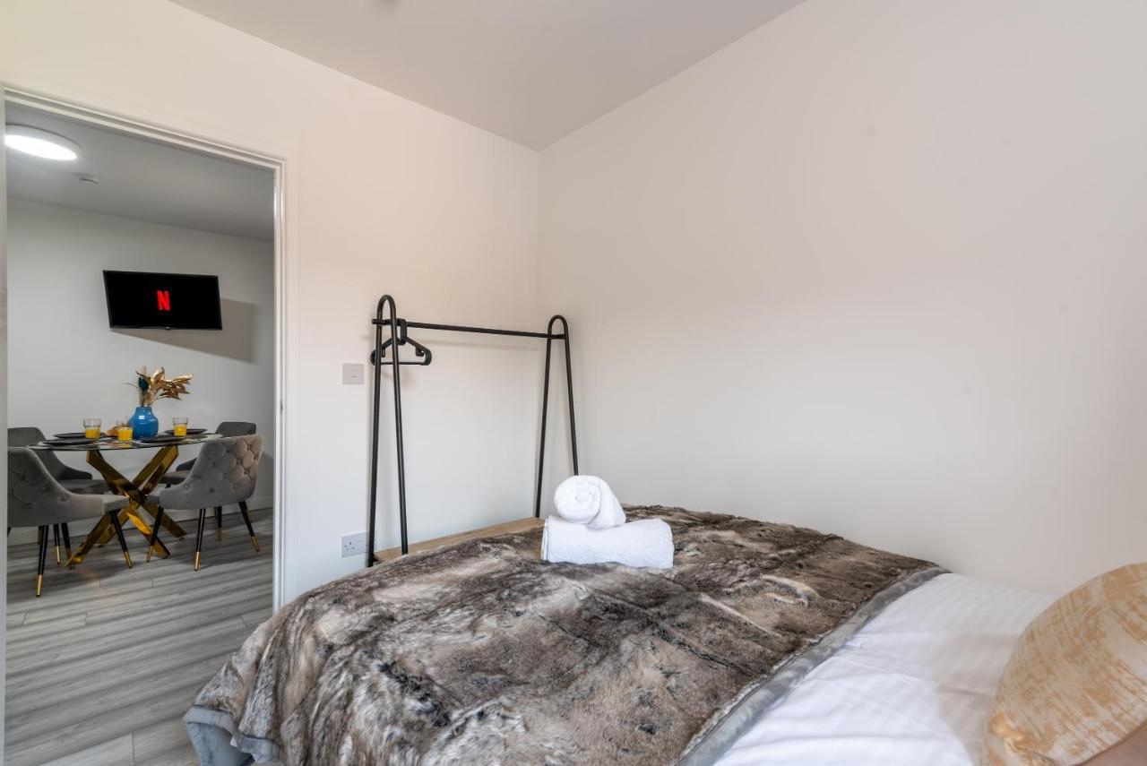 Exquisite Cardiff Apartments- With Garden Lounge & Games Room Extérieur photo