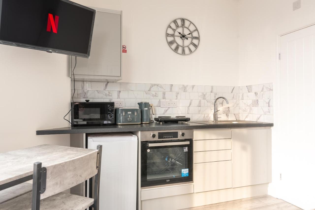 Exquisite Cardiff Apartments- With Garden Lounge & Games Room Extérieur photo