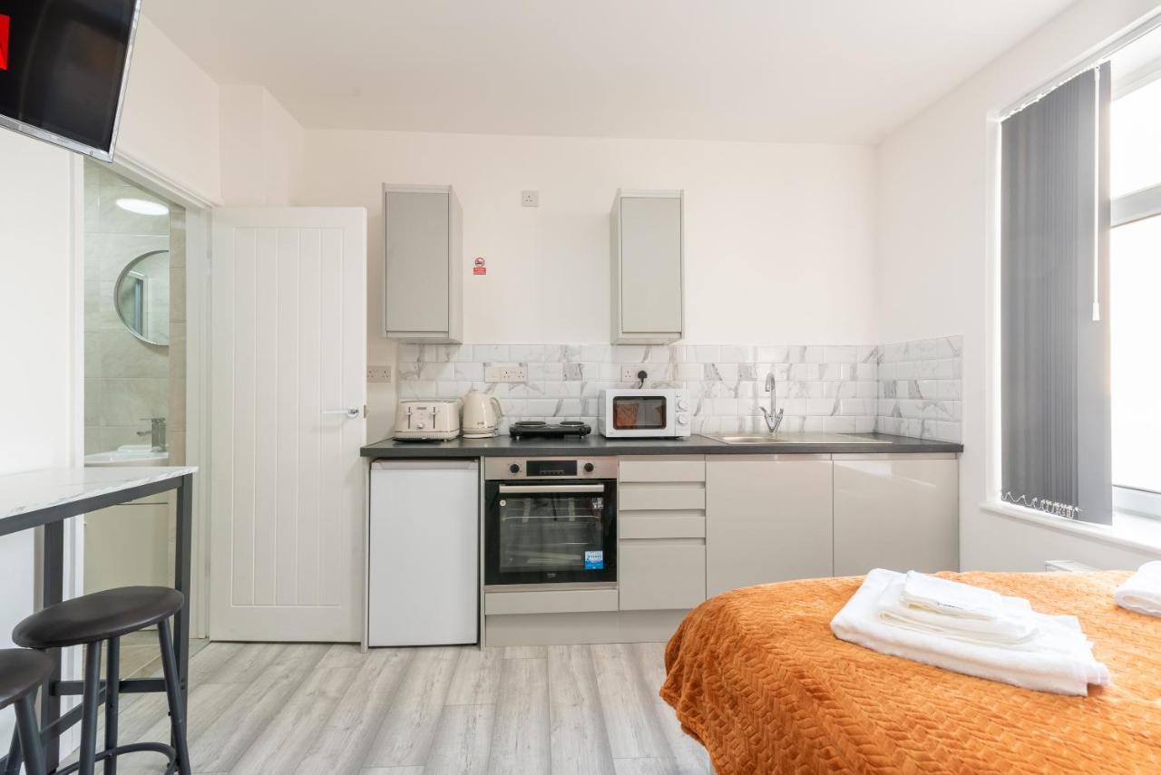 Exquisite Cardiff Apartments- With Garden Lounge & Games Room Extérieur photo