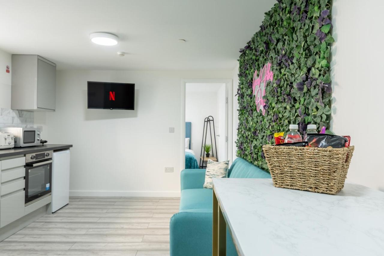 Exquisite Cardiff Apartments- With Garden Lounge & Games Room Extérieur photo