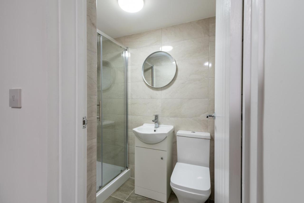 Exquisite Cardiff Apartments- With Garden Lounge & Games Room Extérieur photo