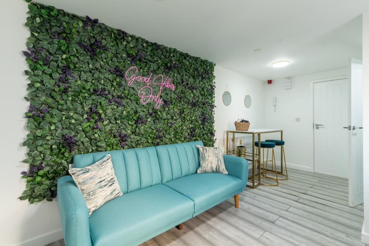 Exquisite Cardiff Apartments- With Garden Lounge & Games Room Extérieur photo