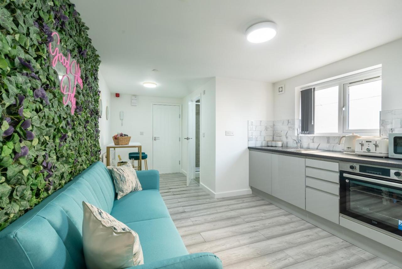 Exquisite Cardiff Apartments- With Garden Lounge & Games Room Extérieur photo